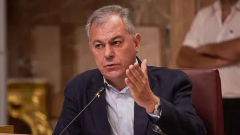 Jos&eacute; Luis Sanz durante el Pleno Extraordinario del Ayuntamiento de Sevilla | Salvador L&oacute;pez Medina para El MIRA