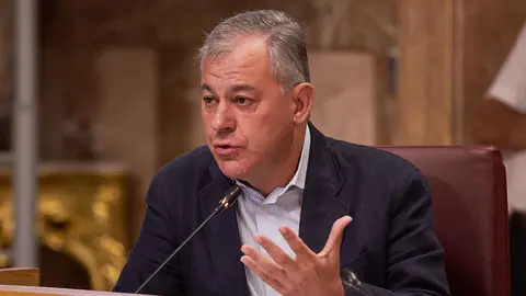 Jos&eacute; Luis Sanz durante el Pleno Extraordinario del Ayuntamiento de Sevilla | Salvador L&oacute;pez Medina para El MIRA
