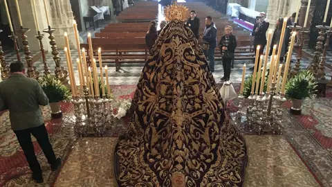 Manto de Santa Mar&iacute;a de la Paz y Concordia