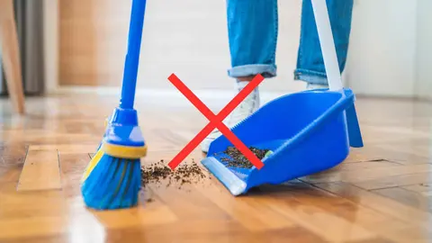 Desp&iacute;dete de la escoba con este robot aspirador de Amazon