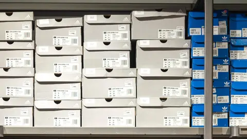 Almac&eacute;n de zapatillas Adidas