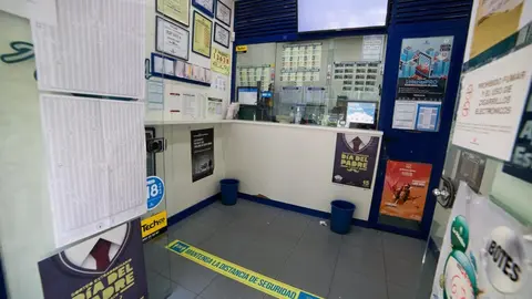 Interior de un despacho receptor de Loter&iacute;as y Apuestas del Estado