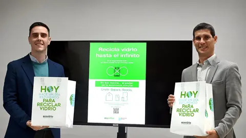 Jaime Espinar junto a representante de ECOVIDRIO