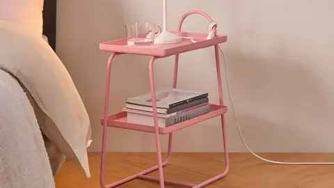 Mesita de noche y estanter&iacute;a HATT&Aring;SEN de Ikea