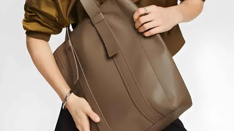 Bolso shopper efecto piel con accesorio removible Espirit de El Corte Ingl&eacute;s