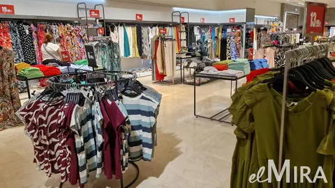 Interior de tienda Stradivarius, Jerez