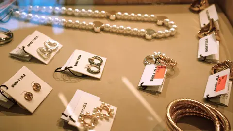 Escaparate de joyer&iacute;a de Bimba y Lola en Madrid