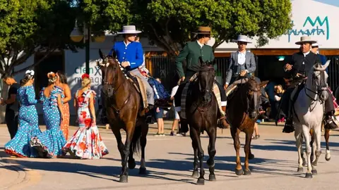 Caballistas en el real de la Feria del Cortijo de Torres de M&aacute;laga