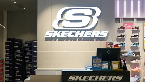 Interior de tienda Skechers