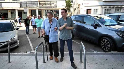 Visita de Jaime Espinar a la barriada de Icovesa