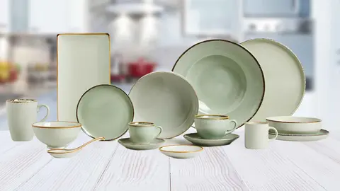 Vajilla de porcelana con filo envejecido de Zara Home