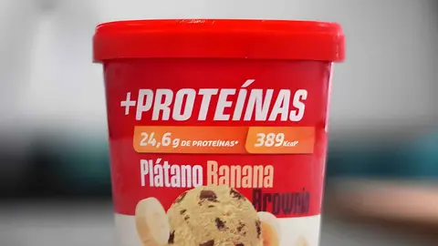 Helado +Prote&iacute;nas sabor pl&aacute;tano con trozos de Brownie de Mercadona