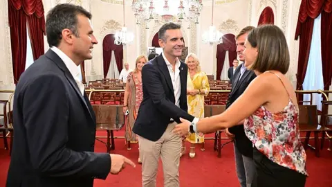 El consejero Ram&oacute;n Fern&aacute;ndez-Pacheco ha visitado el Ayuntamiento de C&aacute;diz