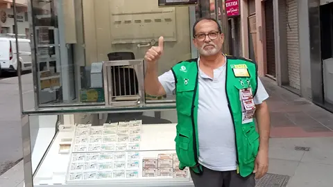 Francisco Amador Amador, vendedor de la ONCE en Almer&iacute;a