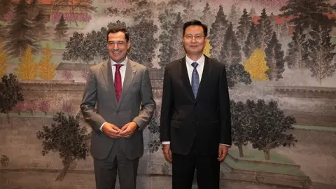 Juanma Moreno ha cifrado en 2.500 millones las inversiones ya comprometidas por China