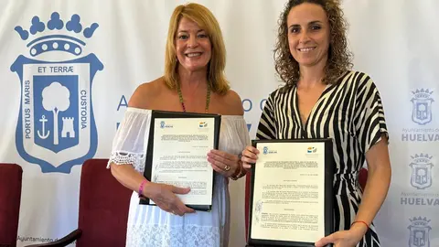 Pilar Miranda, durante la firma de un convenio para reforzar la atenci&oacute;n a la salud mental