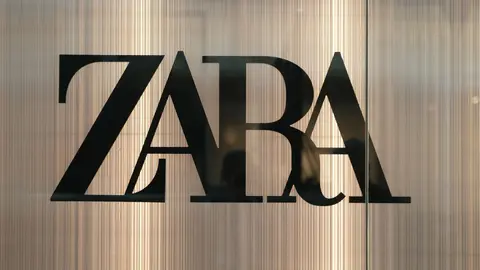 Tienda ZARA - Logo en escaparate