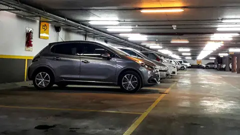 Coches en un parking