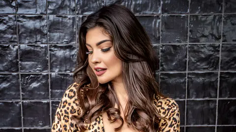 Sfera combina el estampado animal print con los vestidos que m&aacute;s est&aacute;n arrasando