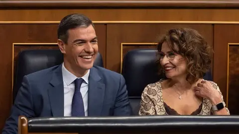 Pedro S&aacute;nchez, junto a la vicepresidenta Mar&iacute;a Jes&uacute;s Montero