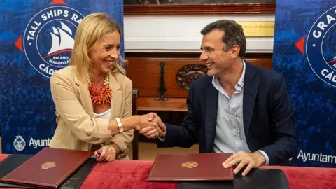 Bruno Garc&iacute;a, junto a la presidenta de la Diputaci&oacute;n de C&aacute;diz Almudena Mart&iacute;nez