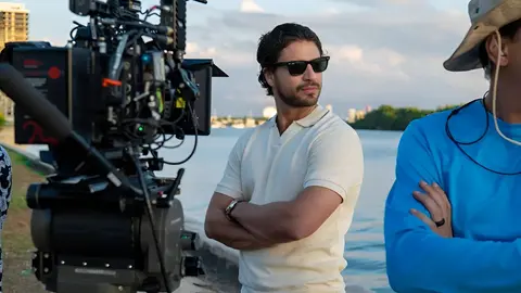 Maxi Iglesias durante un rodaje