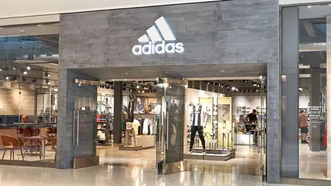 Famosa tienda de Adidas