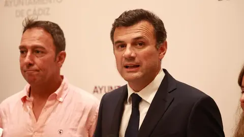 Bruno Garc&iacute;a, junto a Jos&eacute; Manuel Cossi, tras la Junta de Gobierno Local | Cristo Garc&iacute;a