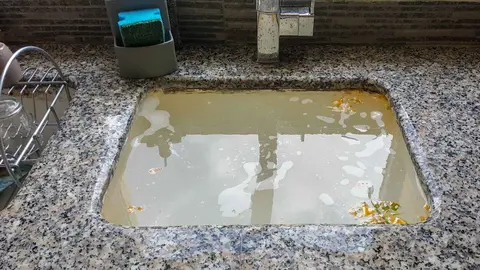 Qu&eacute; fontanero ni fontanero, Mercadona tiene la soluci&oacute;n para desatascar el fregadero