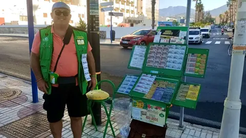09/09/2024 Juan Guerrero, vendedor de la ONCESOCIEDAD ANDALUC&Iacute;A ESPA&Ntilde;A EUROPA GRANADA AUTONOM&Iacute;ASONCE