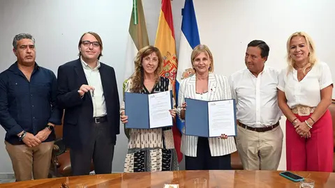 La alcaldesa entrega a la Asociaci&oacute;n Asperger TEA C&aacute;diz las llaves de los nuevos locales