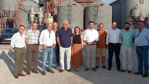 Miembros del PP en una cooperativa agr&iacute;cola