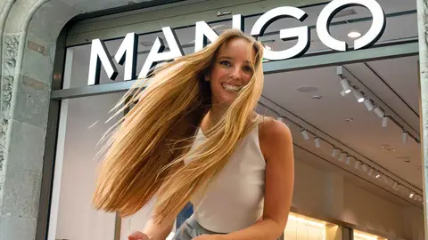 Colas en Mango para comprar este pantal&oacute;n que nos ha conquistado