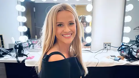 Actriz Reese Witherspoon, de Hollywood, con el tocador de moda en Amazon