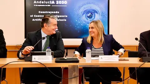 El consejero Antonio Sanz, junto a la alcaldesa de Granada Marifr&aacute;n Carazo