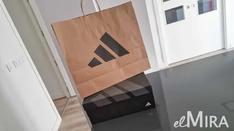 Caja y bolsa de Adidas 
