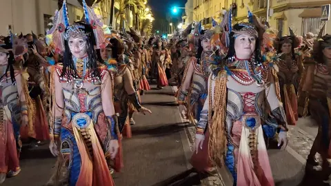 Un gran pasacalles ha inaugurado el programa de actividades de C&aacute;diz Fenicia