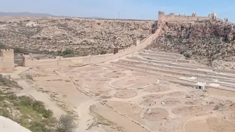 Muralla del Cerro de San Crist&oacute;bal o Muralla de Jayr&aacute;n