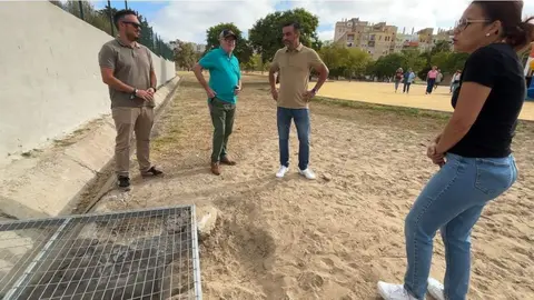 Miembros del PSOE en el parque de La Cartuja