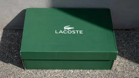 Caja de zapatillas de Lacoste