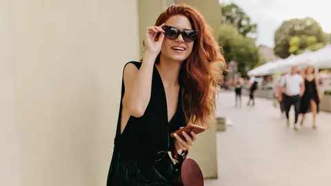 Las sandalias de Zara con brillos y tac&oacute;n que necesitas para salir con estilazo