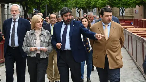 Jos&eacute; Manuel Garc&iacute;a durante la inspecci&oacute;n de los palcos de la pasada Semana Santa