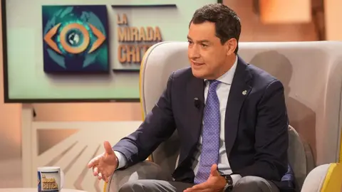 Juanma Moreno durante la entrevista en Telecinco