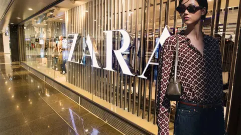 Camisa estampado geom&eacute;trico de ZARA