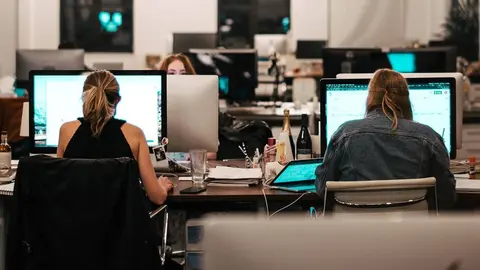 Trabajadores en una oficina