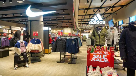 Tiendas Nike y Adidas