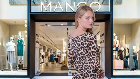 El nuevo vestido largo de la firma Mango inspirado en la marca de lujo Guess