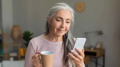Una mujer pensionista de la pensi&oacute;n de viudedad