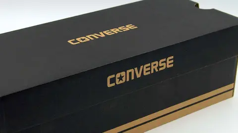 Caja de zapatillas de Converse