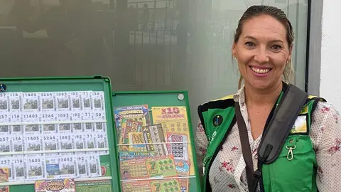 Paqui S&aacute;nchez, vendedora de la ONCE en Olvera